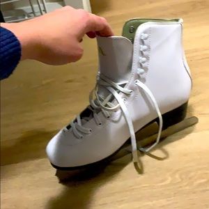 Brand new ice skates
